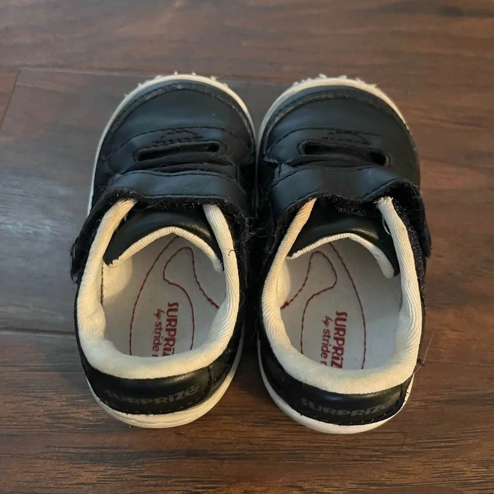 Stride Rite Alec Black Velcro Shoes-Size 4